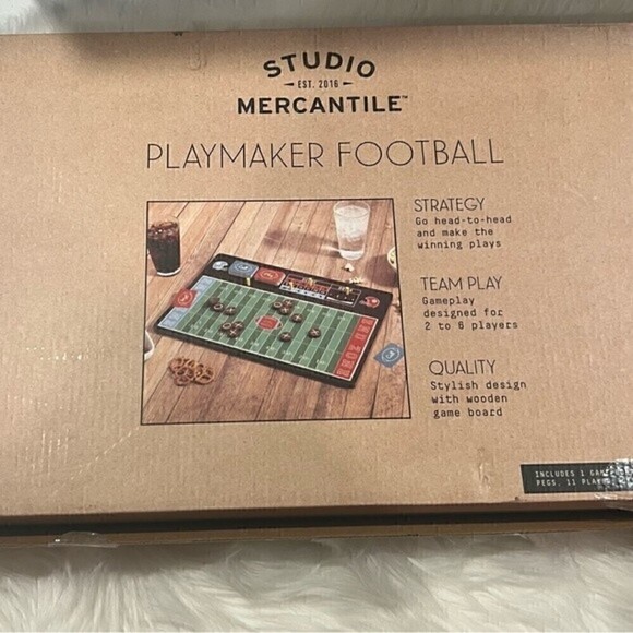 STUDIO MERCANTILE Football Playmaker Strategy Board Game Set - Picture 4 of 7